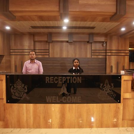 Hotel Royal Safari Sauraha Eksteriør bilde