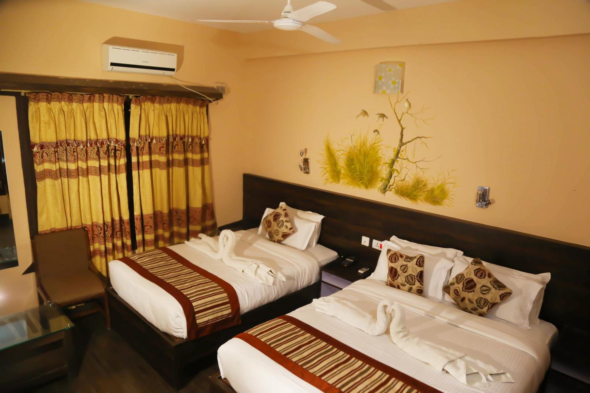 Hotel Royal Safari Sauraha Eksteriør bilde
