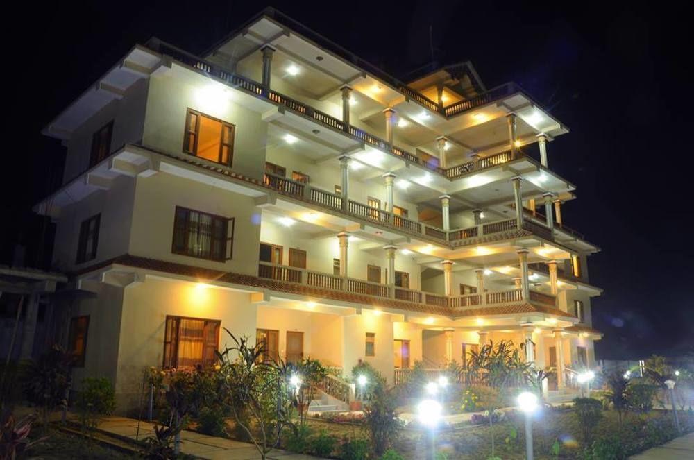 Hotel Royal Safari Sauraha Eksteriør bilde