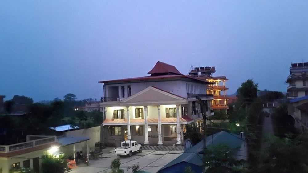 Hotel Royal Safari Sauraha Eksteriør bilde