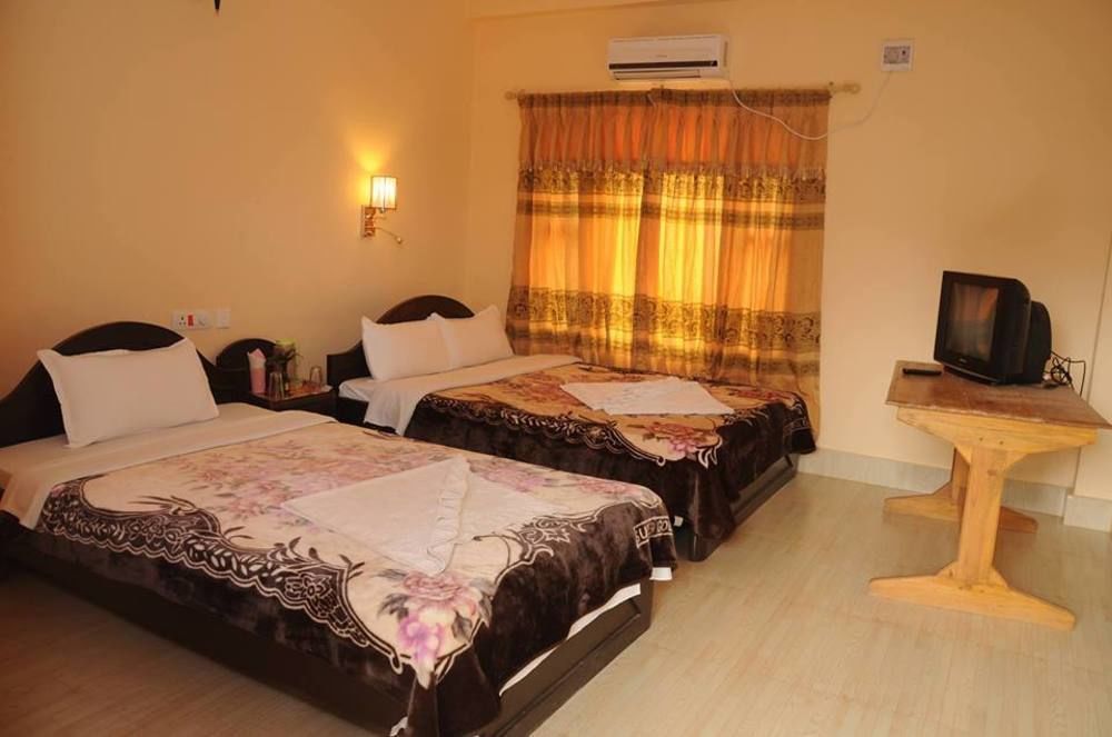 Hotel Royal Safari Sauraha Eksteriør bilde